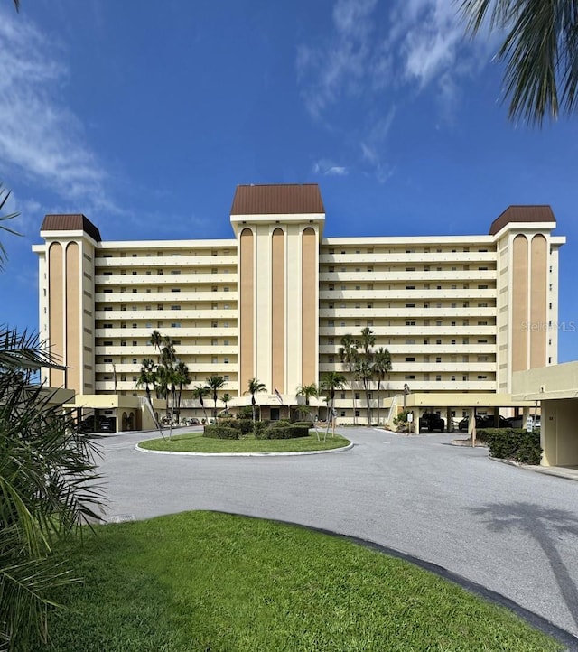 4750 Cove Cir Unit 502, Saint Petersburg, FL 33708 - photo 1