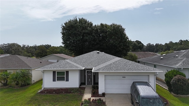 32932 Crooked Oaks Ln, Leesburg, FL 34748 - ranch-style home with an attached garage, roof with shingles, a front yard, and concrete driveway