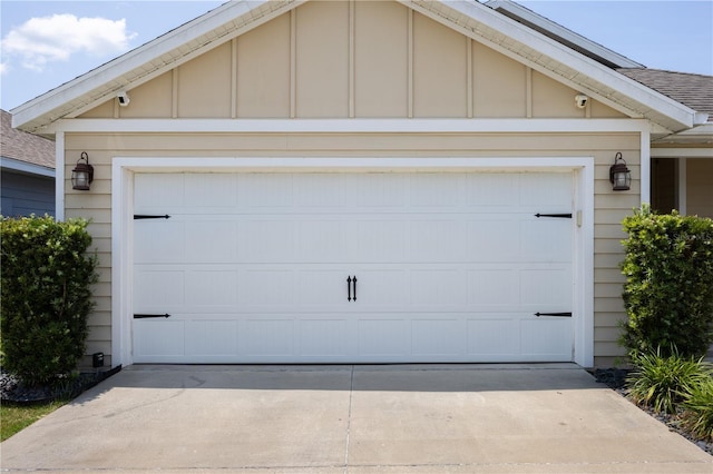 25111 SW 6th Ln, Newberry, FL 32669 - garage featuring driveway