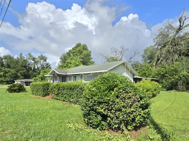 18248 High Springs Main St, High Springs, FL 32643 - view of property exterior with a lawn