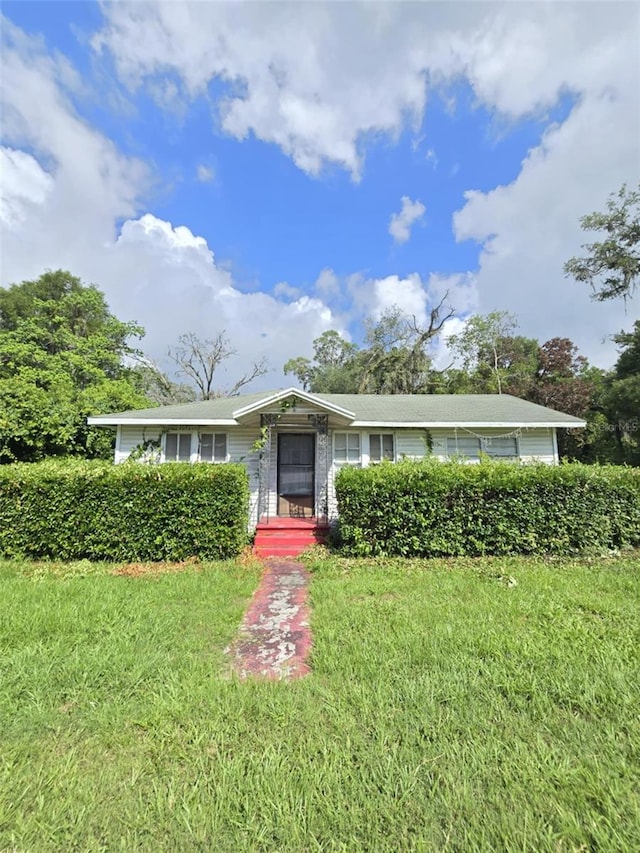 18248 High Springs Main St, High Springs, FL 32643 - view of front facade with a front lawn