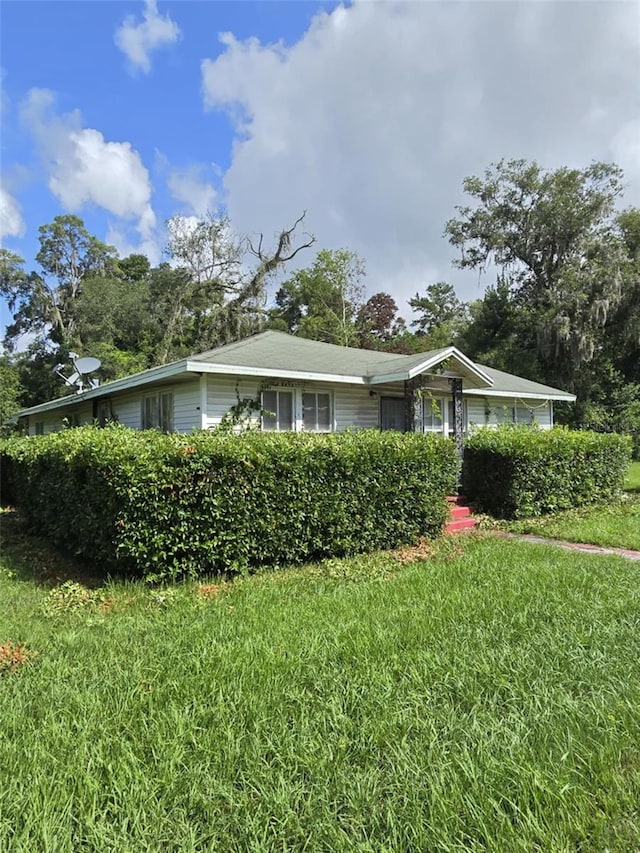18248 High Springs Main St, High Springs, FL 32643 - view of front of property with a front lawn
