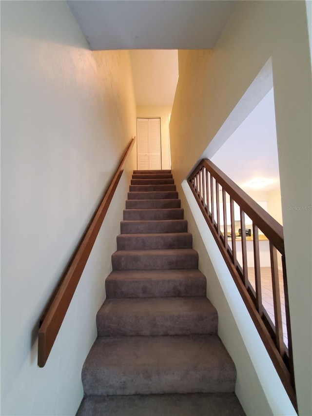 2207 SW 39th Dr, Gainesville, FL 32607 - view of stairway