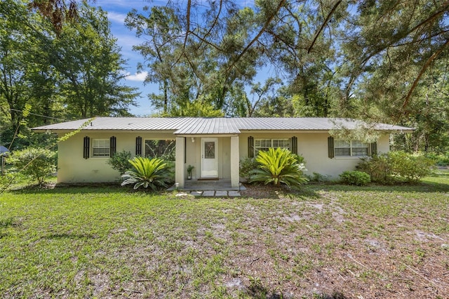 4923 SW Ichetucknee Ave, Fort White, FL 32038 - single story home featuring stucco siding, a front lawn, and a metal roof