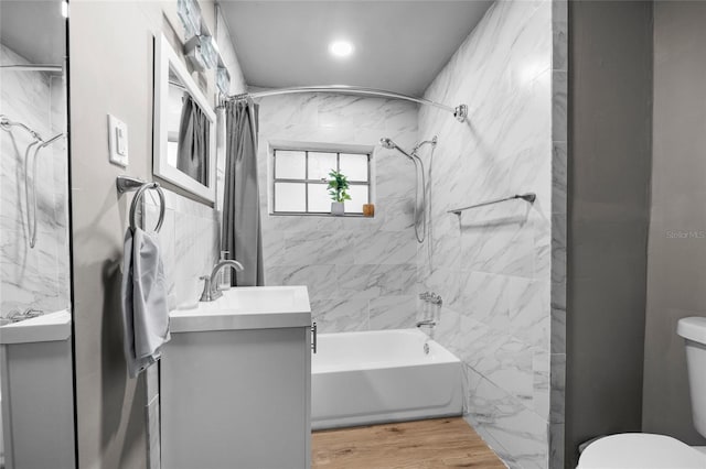 4923 SW Ichetucknee Ave, Fort White, FL 32038 - full bathroom with shower / tub combo, vanity, wood finished floors, and recessed lighting