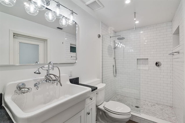 2506 SW 9th Dr, Gainesville, FL 32601 - full bath featuring tiled shower, vanity, and recessed lighting