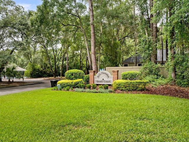 5328 SW 88th Ct, Gainesville, FL 32608 - community sign featuring a yard