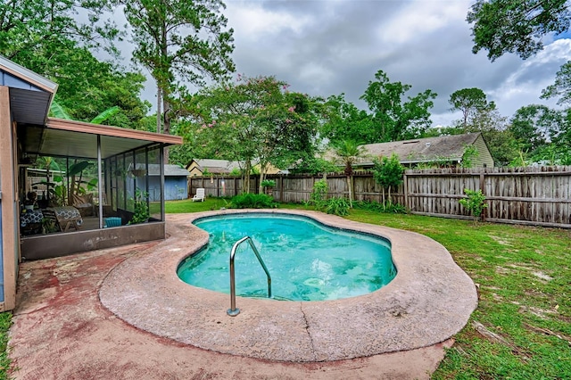 2510 NW 50th Pl, Gainesville, FL 32605 - view of swimming pool featuring a fenced backyard, a sunroom, and a patio