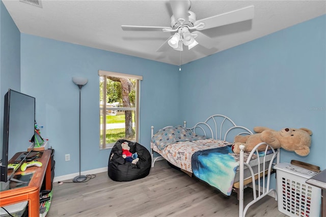 8198 N Brook Way, Citrus Springs, FL 34433 - bedroom featuring wood finished floors and a ceiling fan