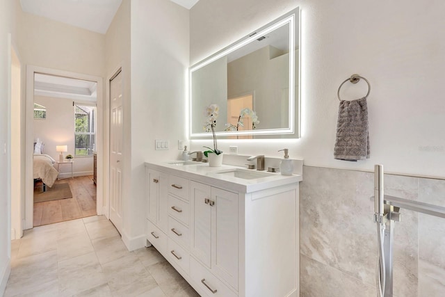 6364 Golden Eye Gln, Lakewood Ranch, FL 34202 - full bath featuring double vanity and ensuite bath