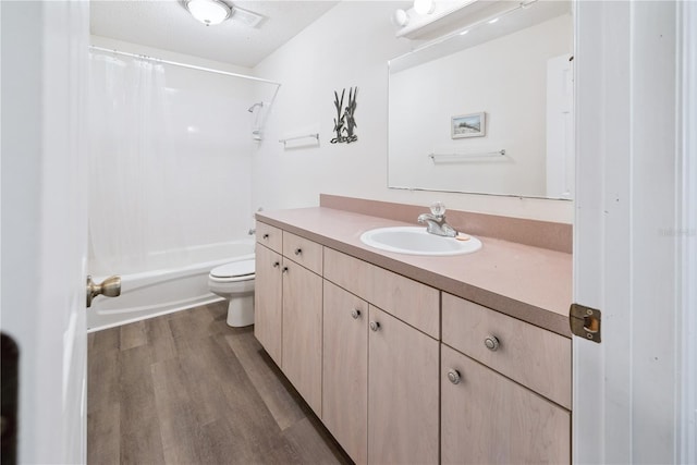 78 SE 901st Ave, Suwannee, FL 32692 - bathroom featuring vanity, shower / bath combination with curtain, and wood finished floors