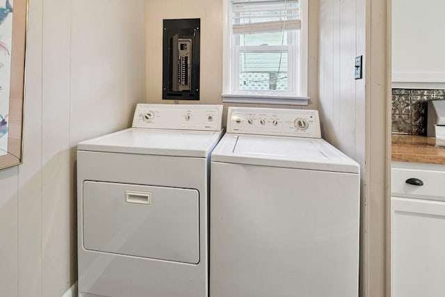 145 SE 904th Ave, Suwannee, FL 32692 - laundry area featuring washer and clothes dryer and electric panel