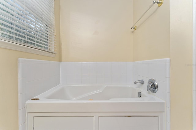 8036 SW 72nd Pl, Gainesville, FL 32608 - full bathroom featuring a tub with jets