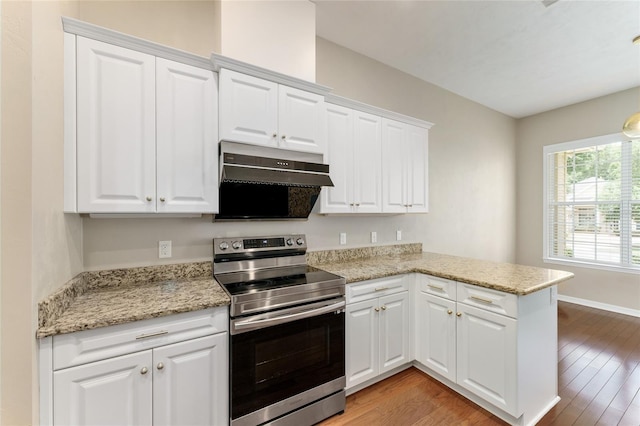 8650 SW 26th Ln, Gainesville, FL 32608 - kitchen featuring stainless steel electric stove, under cabinet range hood, a peninsula, white cabinets, and light wood finished floors