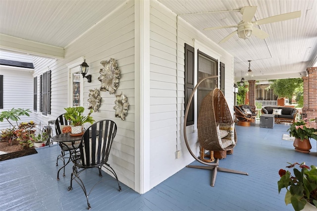 deck with ceiling fan