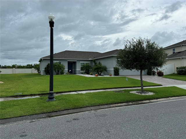 view of front of house featuring a front yard