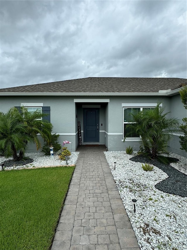 view of front of house featuring a front yard