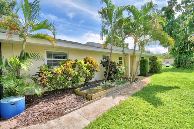 exterior space featuring a front yard