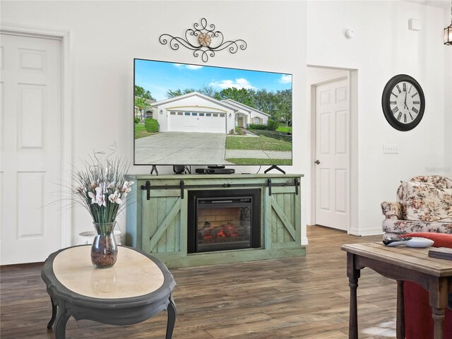 341 Lake Suzanne Dr, Lake Wales, FL 33859 - living area featuring wood finished floors and baseboards