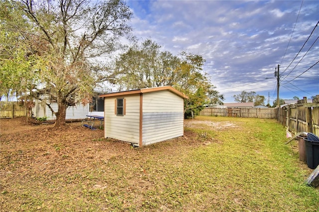 view of yard with a shed