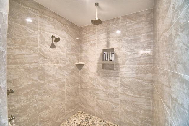 full bathroom featuring tiled shower