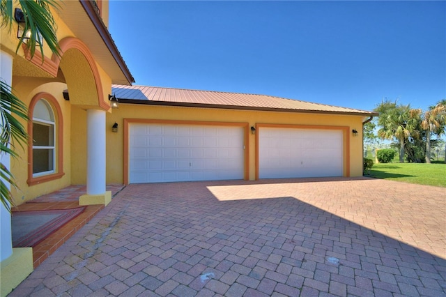 garage featuring decorative driveway