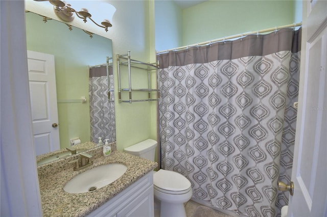 full bathroom featuring vanity, a shower with shower curtain, and toilet