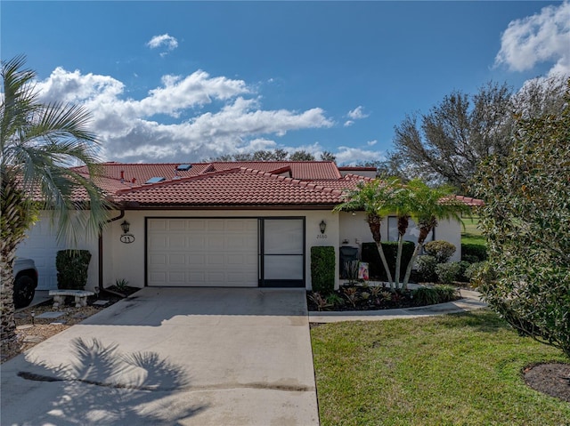 view of front facade featuring a garage and a front lawn