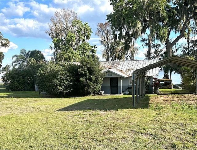 view of yard with a detached carport