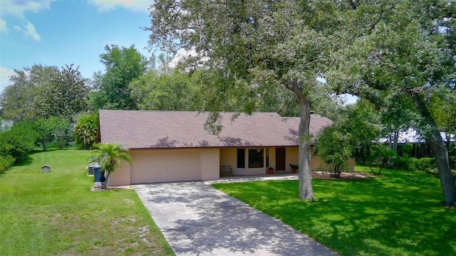 3567 Red Oak Ct, Lake Wales, FL 33898 - view of front facade with stucco siding, a garage, a front yard, and concrete driveway