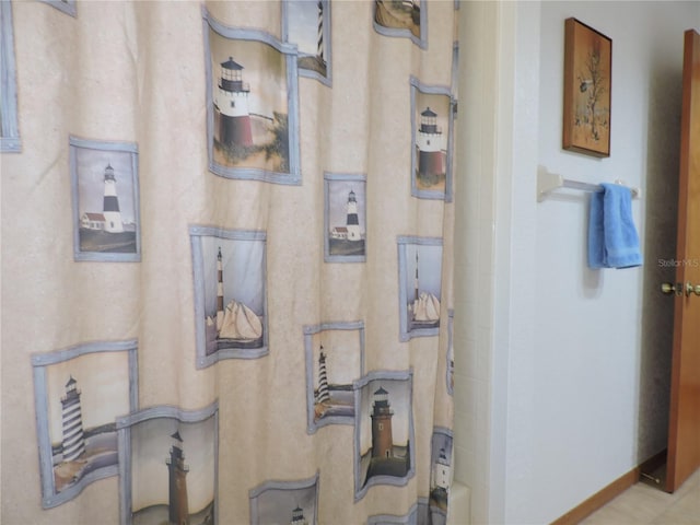 3567 Red Oak Ct, Lake Wales, FL 33898 - bathroom featuring baseboards and a shower with shower curtain