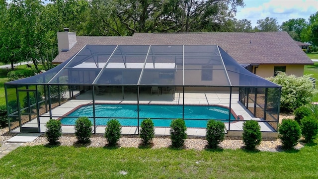 3567 Red Oak Ct, Lake Wales, FL 33898 - outdoor pool featuring a patio area, glass enclosure, and a lawn