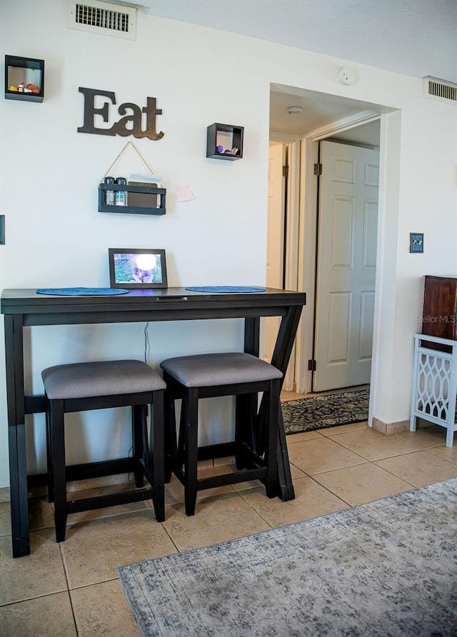 3041 Club Cir, Lake Wales, FL 33898 - dining room featuring tile patterned flooring