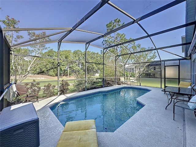 2696 Hemingway Ave, Haines City, FL 33844 - swimming pool with a patio and glass enclosure