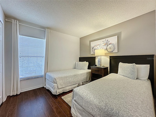 2696 Hemingway Ave, Haines City, FL 33844 - bedroom featuring dark wood finished floors and a textured ceiling