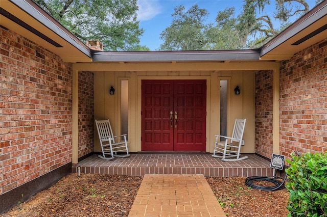 doorway to property with covered porch