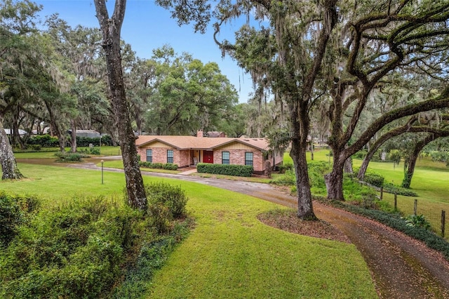 single story home with a front yard