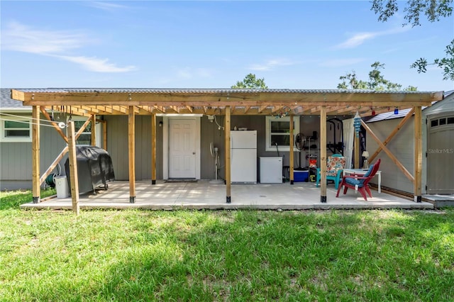 3016 Reiter Dr, Auburndale, FL 33823 - back of property featuring a patio, a yard, and a pergola