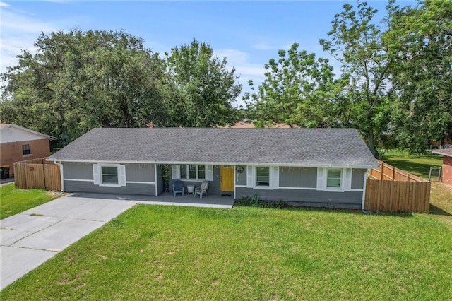 3016 Reiter Dr, Auburndale, FL 33823 - ranch-style home featuring a patio area and a front lawn