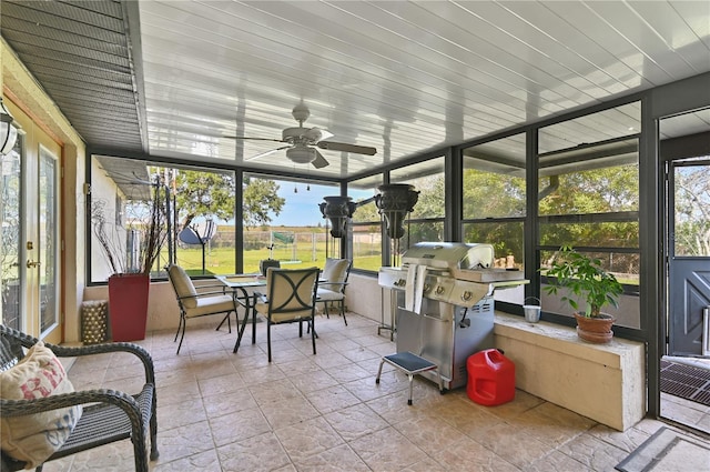 sunroom / solarium with ceiling fan