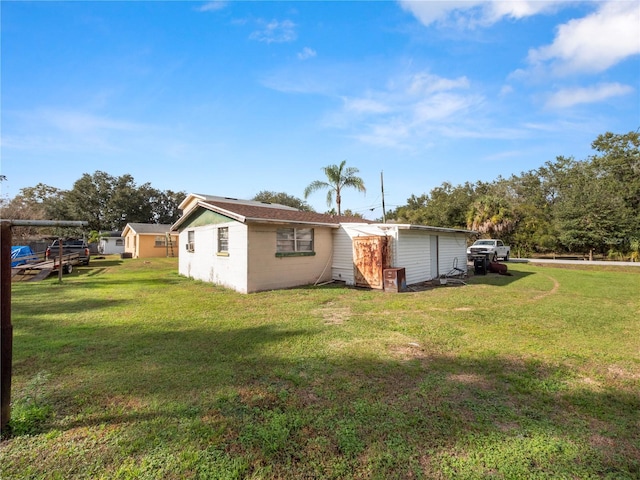 back of house featuring a yard