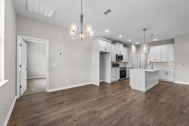 kitchen with visible vents, a notable chandelier, appliances with stainless steel finishes, and dark wood-type flooring