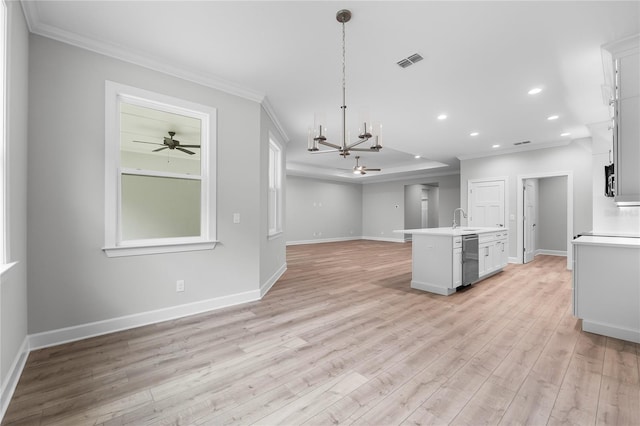 kitchen with open floor plan, visible vents, ornamental molding, and ceiling fan with notable chandelier