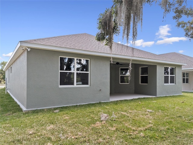 4537 Fairway Oaks Dr, Mulberry, FL 33860 - back of property featuring a patio, roof with shingles, a yard, and ceiling fan