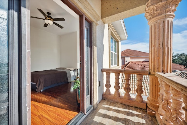 balcony featuring ceiling fan