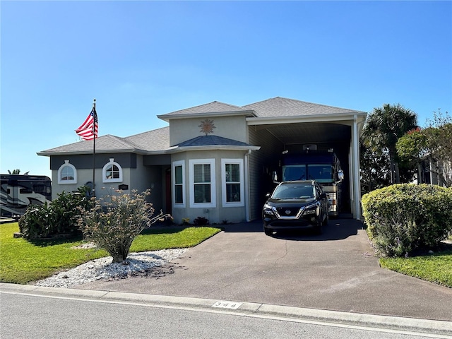 view of front of house featuring a front lawn and a carport