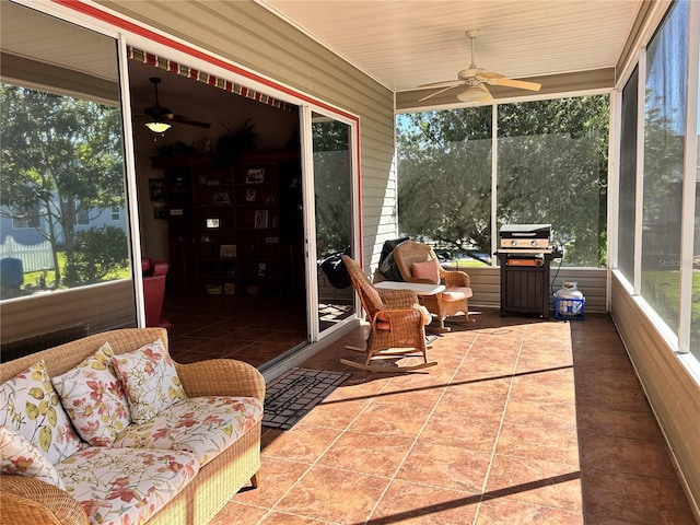 sunroom / solarium with ceiling fan