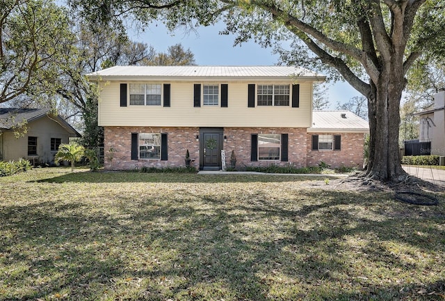 view of front of home featuring a front lawn