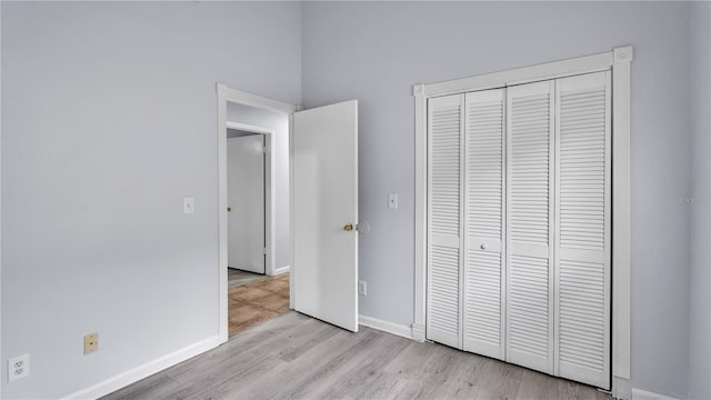 unfurnished bedroom featuring light hardwood / wood-style floors and a closet