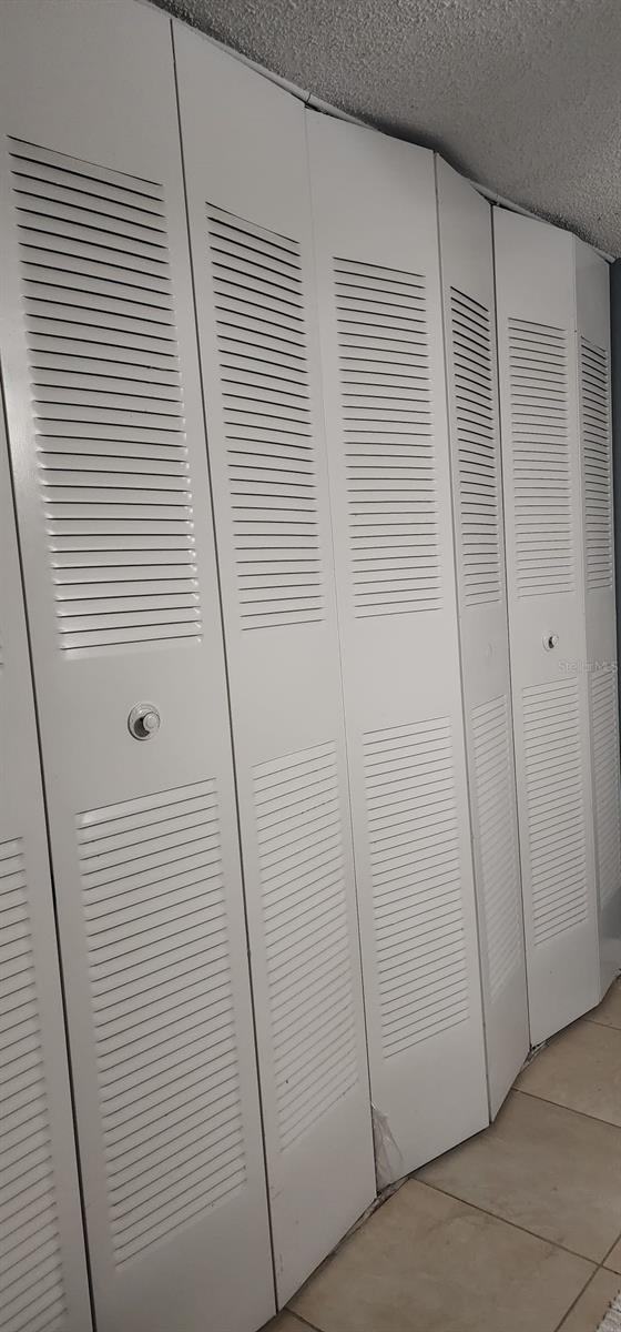 room details with light tile floors and a textured ceiling